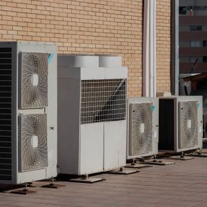 Иллюстрация для статьи Рынок мультизональных (VRF) систем сегодня: чем заменить японское и южнокорейское оборудование ушедших брендов